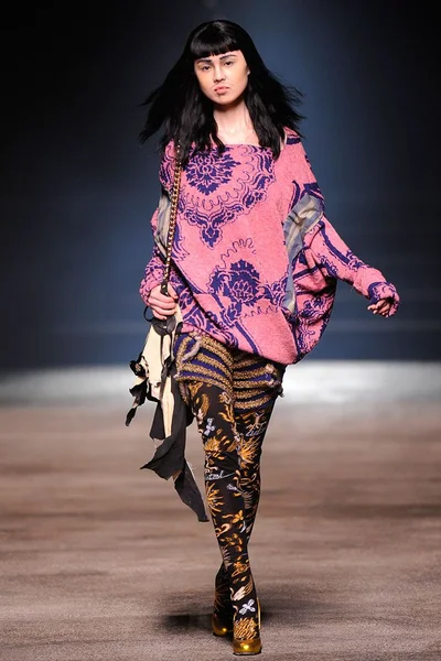 Look 15